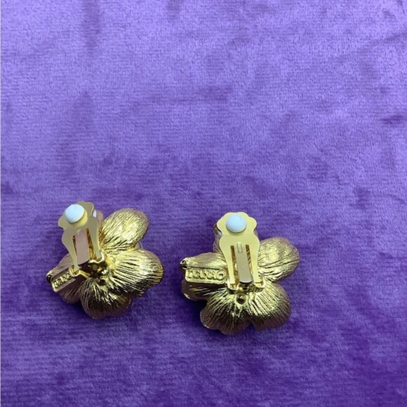 Vintage Ivana Pearl clip Earrings - Picture 3 of 3